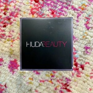 Huda Beauty Easy Bake Loose Powder (Pound Cake)